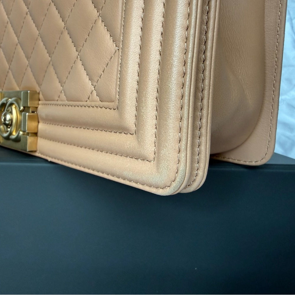 CHANEL Beige Leather Interior - Picture 12 of 16